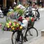 Viêt Nam - VENDEUSE DE FLEURS A VELO