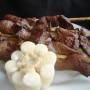 Pérou - Les anticuchos, brochettes de coeur de boeuf